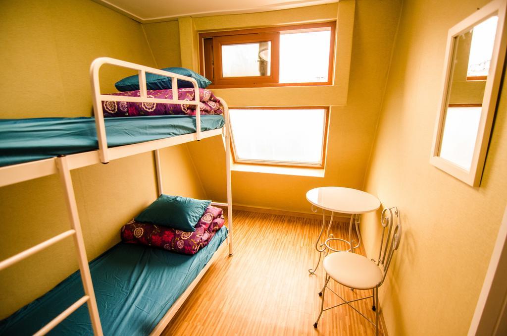 Kimchee Sinchon Guesthouse Seul Quarto foto